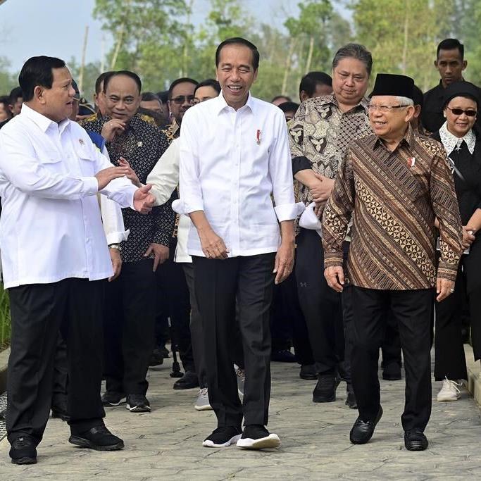 Indonesian president holds the first cabinet meeting in the nation's unfinished future capital